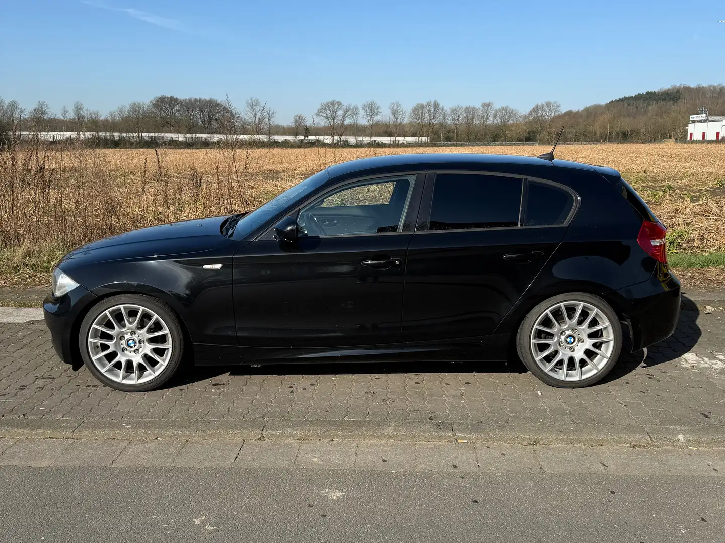 BMW 116 116d DPF Edition Sport Schwarz - 2