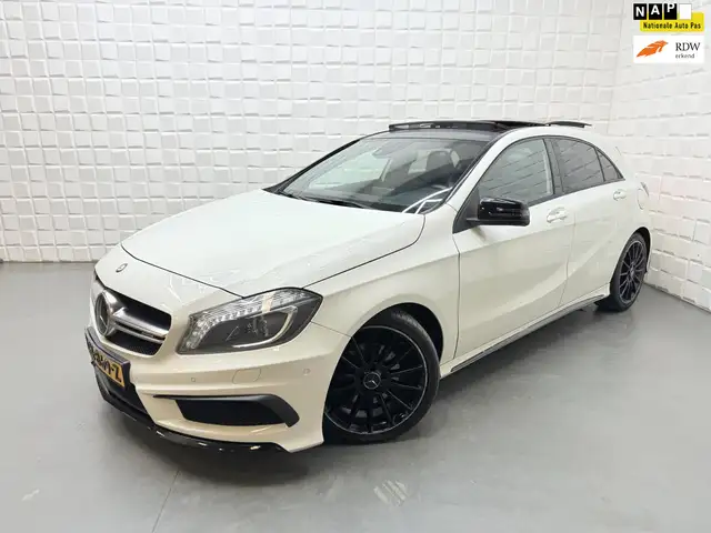 Mercedes-Benz A 200 AMG NIGHT PANO CAM H&K LEER
