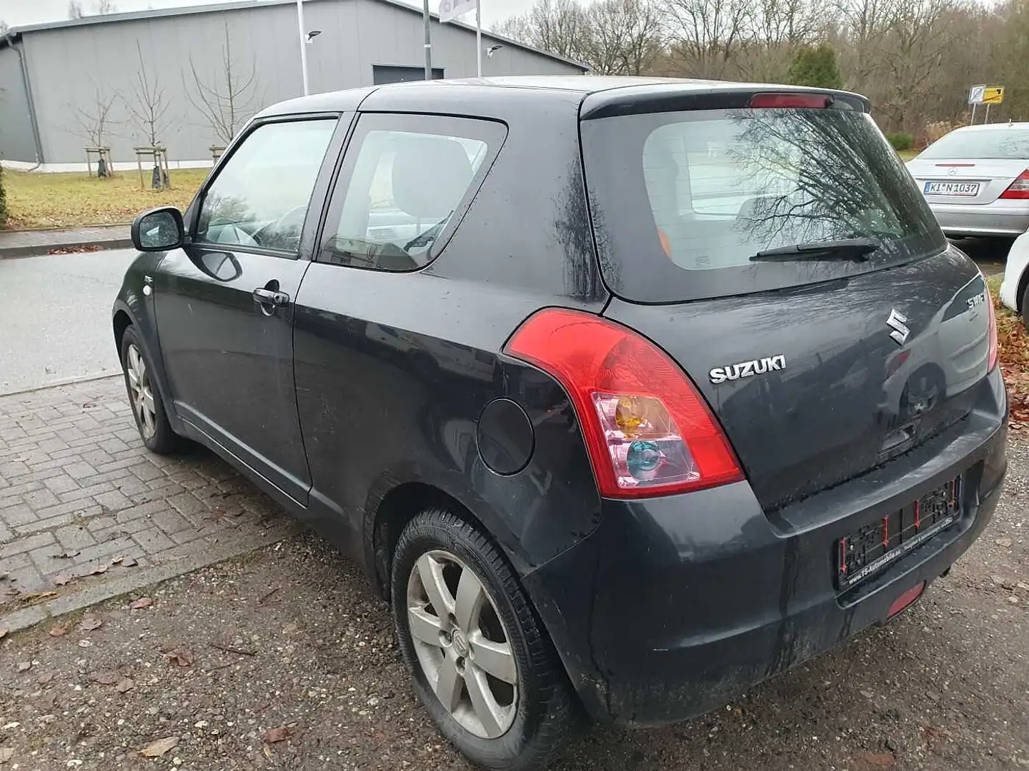Suzuki Swift Fließheck Diesel  3-Türer 1.3 DDiS Club Schwarz - 2