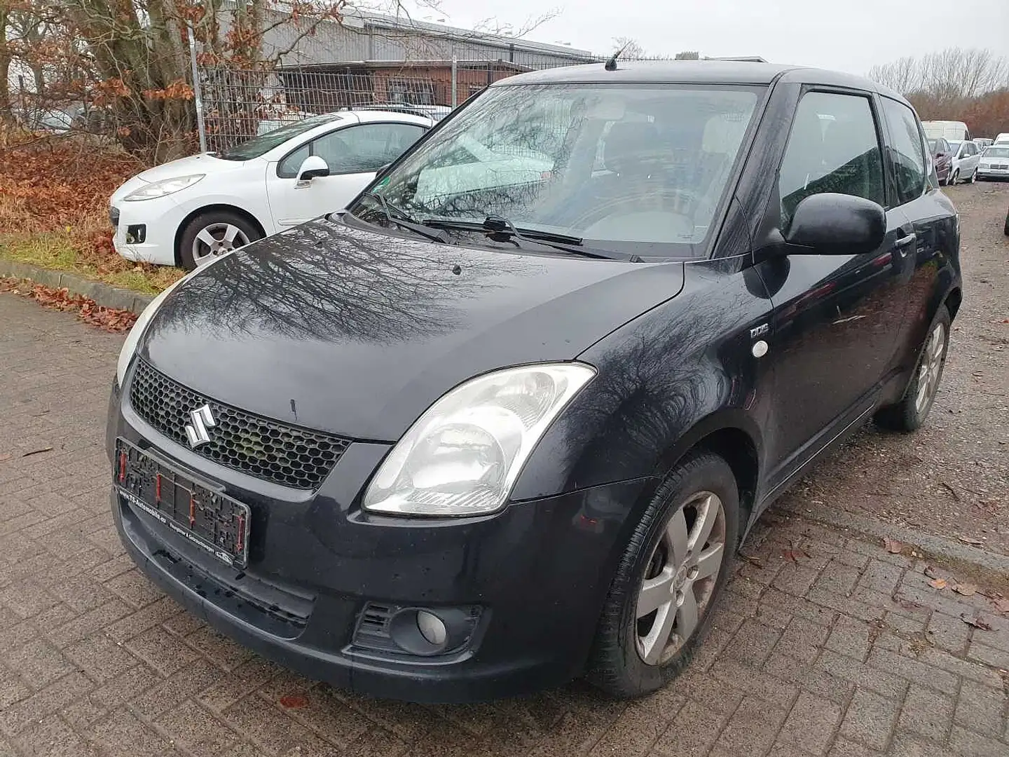 Suzuki Swift Fließheck Diesel  3-Türer 1.3 DDiS Club Schwarz - 1