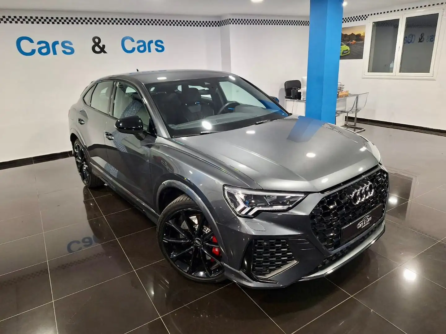 Audi RS Q3 Sportback siva - 2