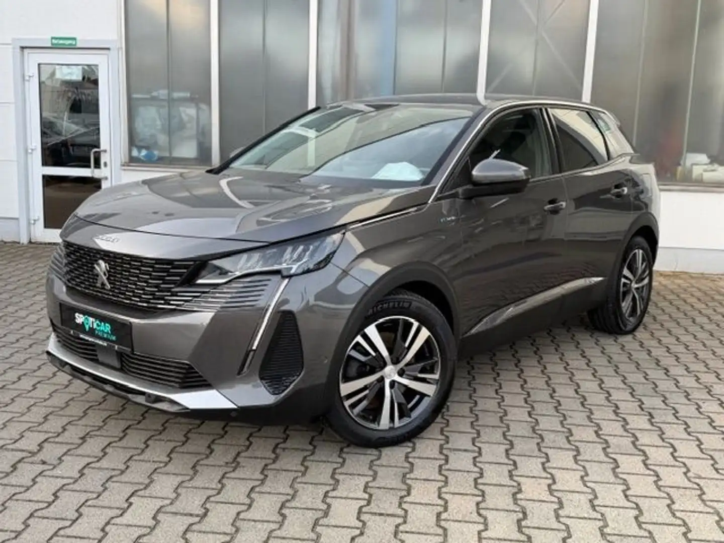 Peugeot 3008 Hybrid 225 e-EAT8 Allure Grau - 1