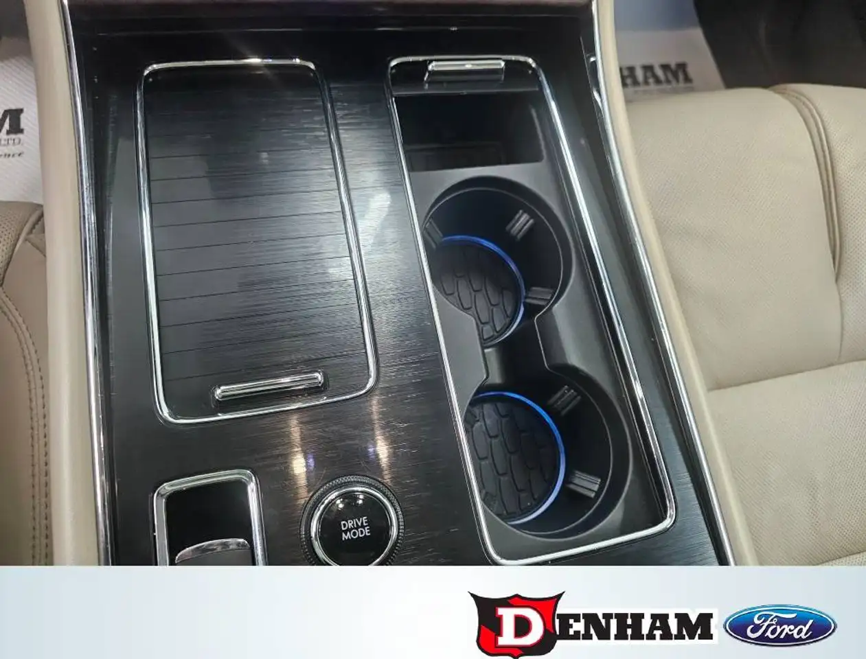 Lincoln Aviator снимка Lincoln Aviator
