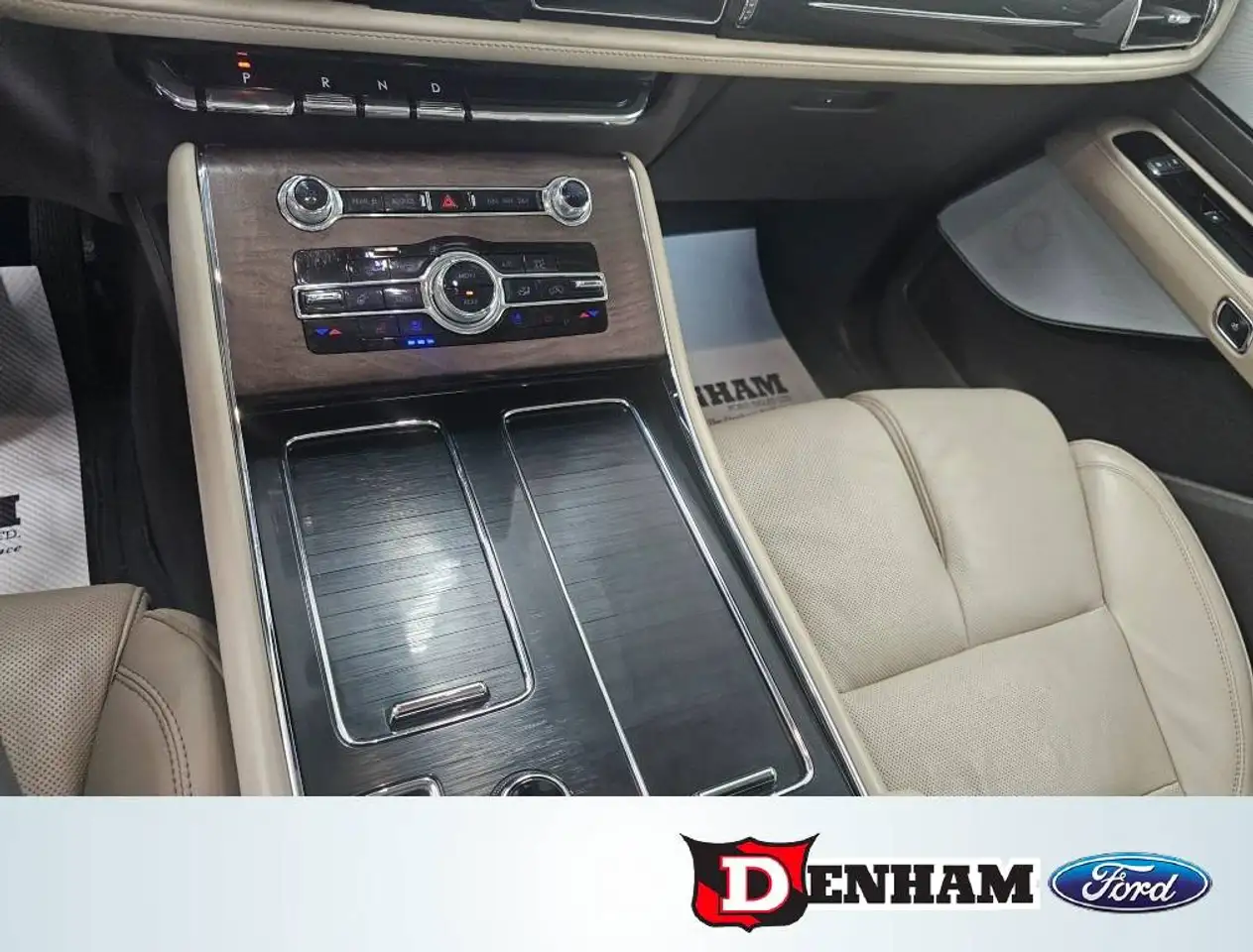 Lincoln Aviator снимка Lincoln Aviator