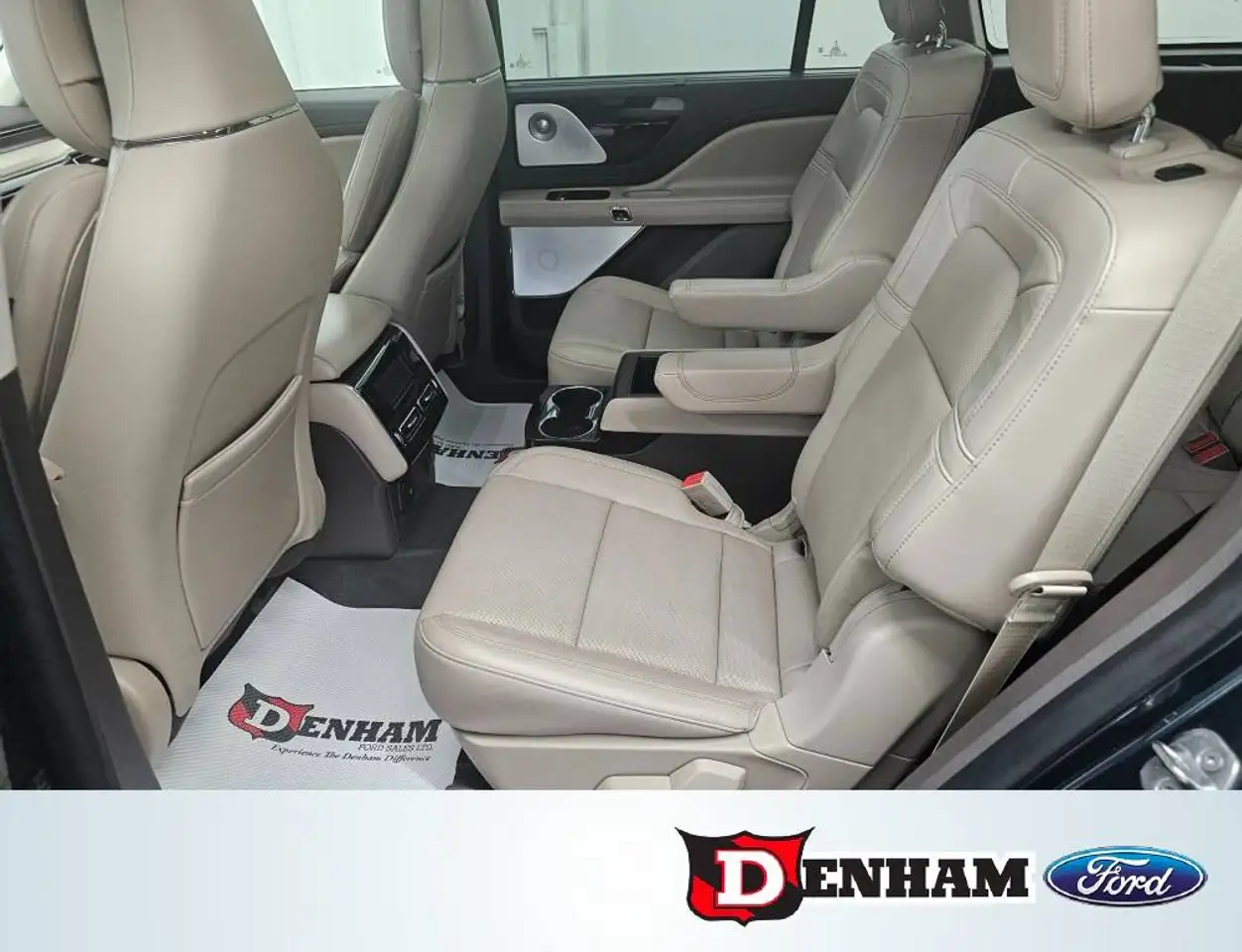 Lincoln Aviator снимка Lincoln Aviator