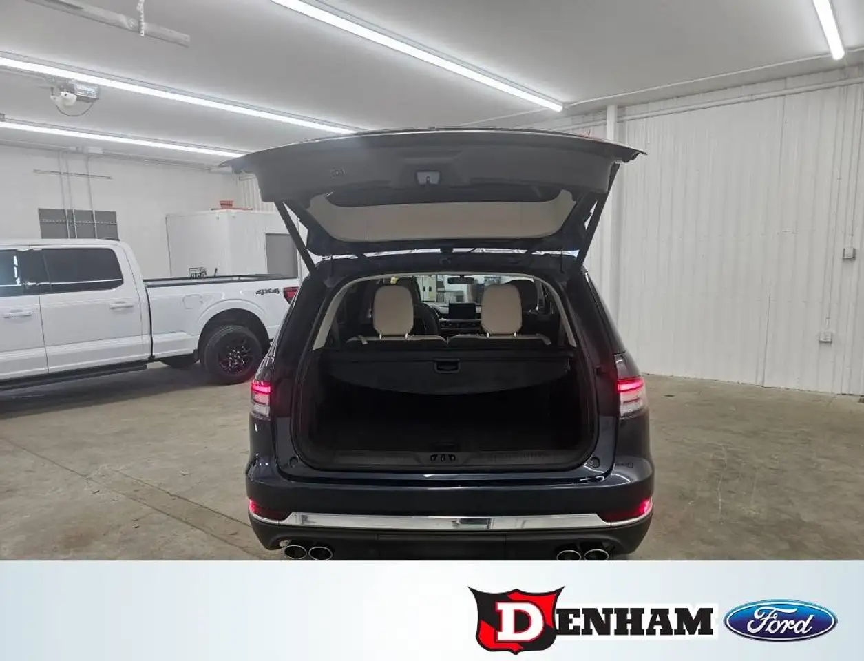 Lincoln Aviator снимка Lincoln Aviator