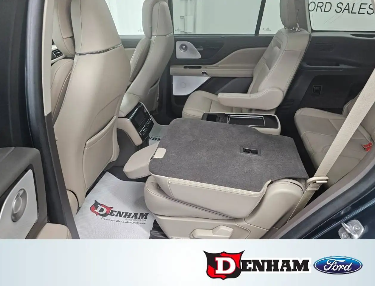 Lincoln Aviator снимка Lincoln Aviator