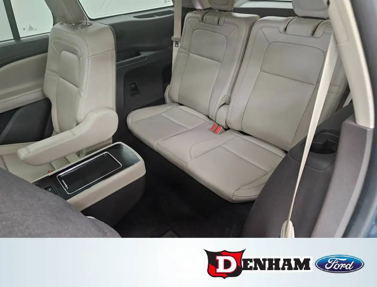 Lincoln Aviator снимка Lincoln Aviator