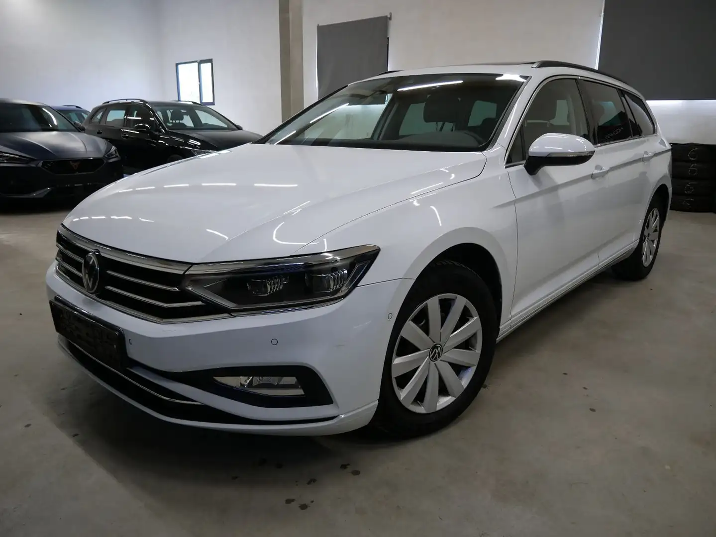 Volkswagen Passat Variant Business 2.0 TDI DSG PANO IQDRIVE Weiß - 2
