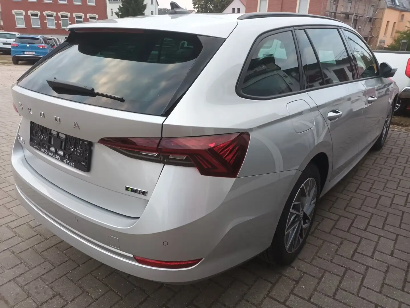 Skoda Octavia OCTAVIA COMBI 1.5 TSI DSG+LED+GARANTIE 2028 !! Silber - 2