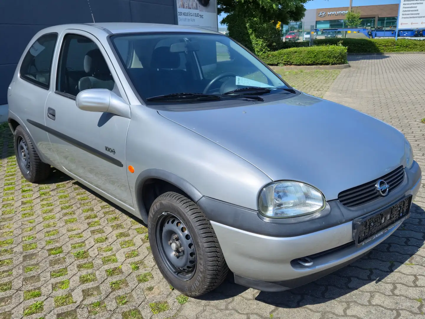 Opel Corsa Edition 100 Cool Plateado - 2