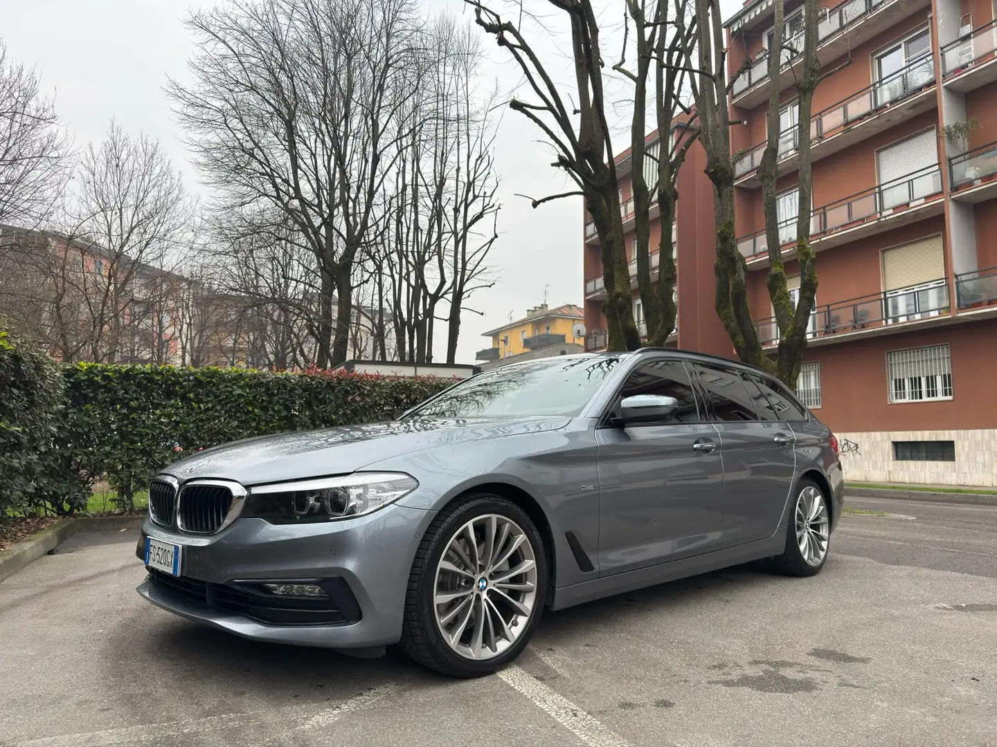 BMW 520 520d Touring Sport auto GARANTITA Grigio - 1