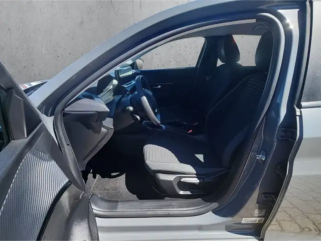 Peugeot 208 view 9