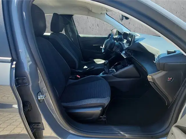 Peugeot 208 view 13