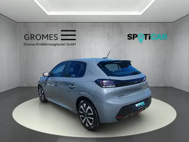 Peugeot 208 view 5