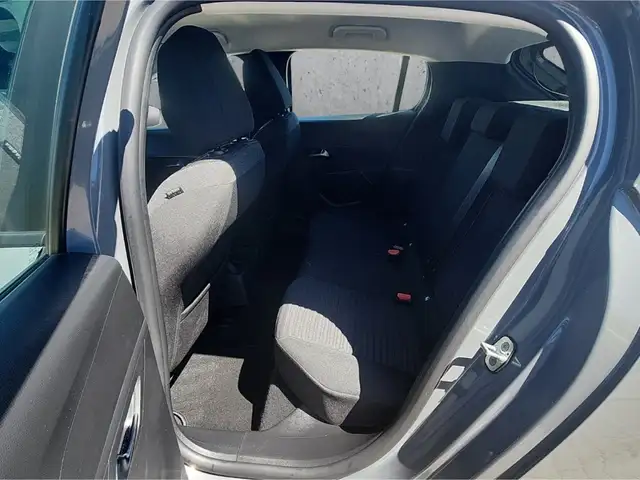 Peugeot 208 view 8
