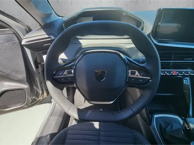 Peugeot 208 view 10