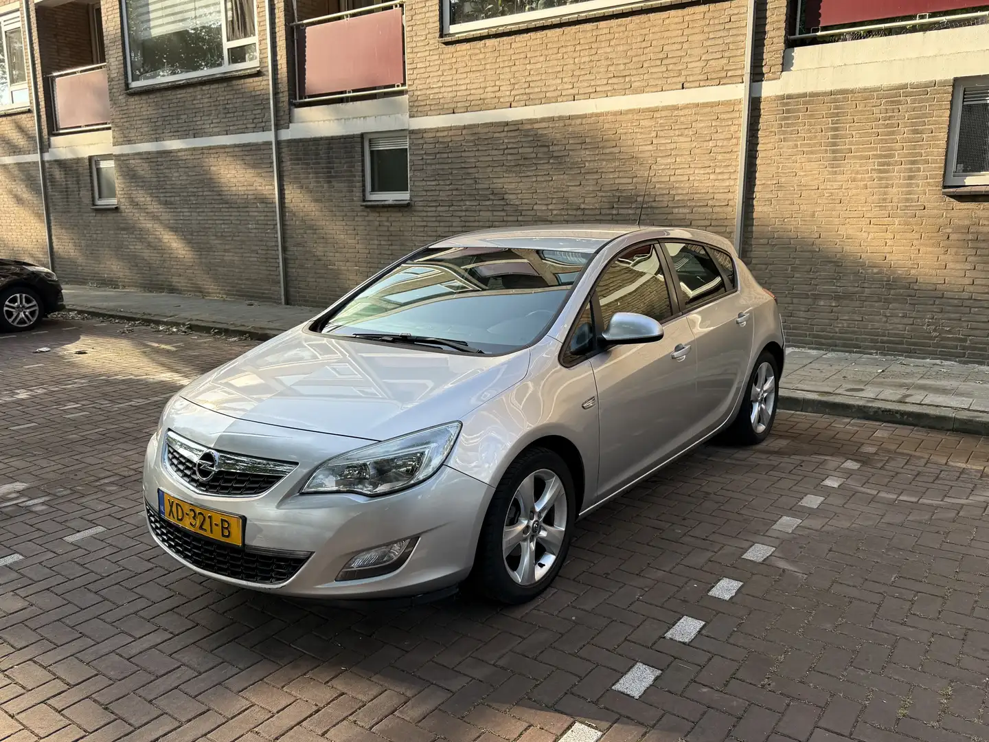 Opel Astra 1.4 Cosmo Gris - 1