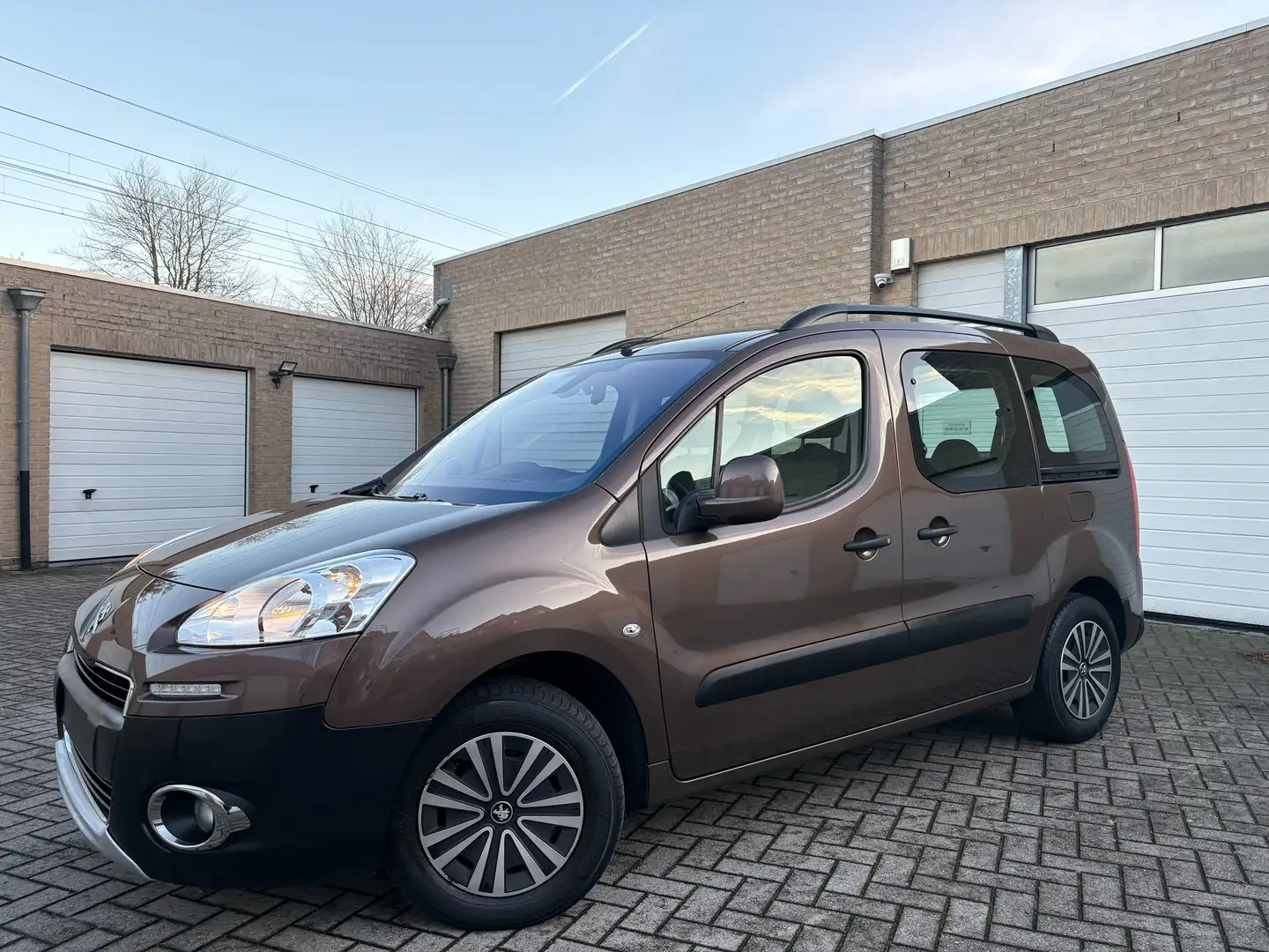Peugeot Partner Partner Tepee 98 VTi Active / 12 Maanden Garantie Brun - 2