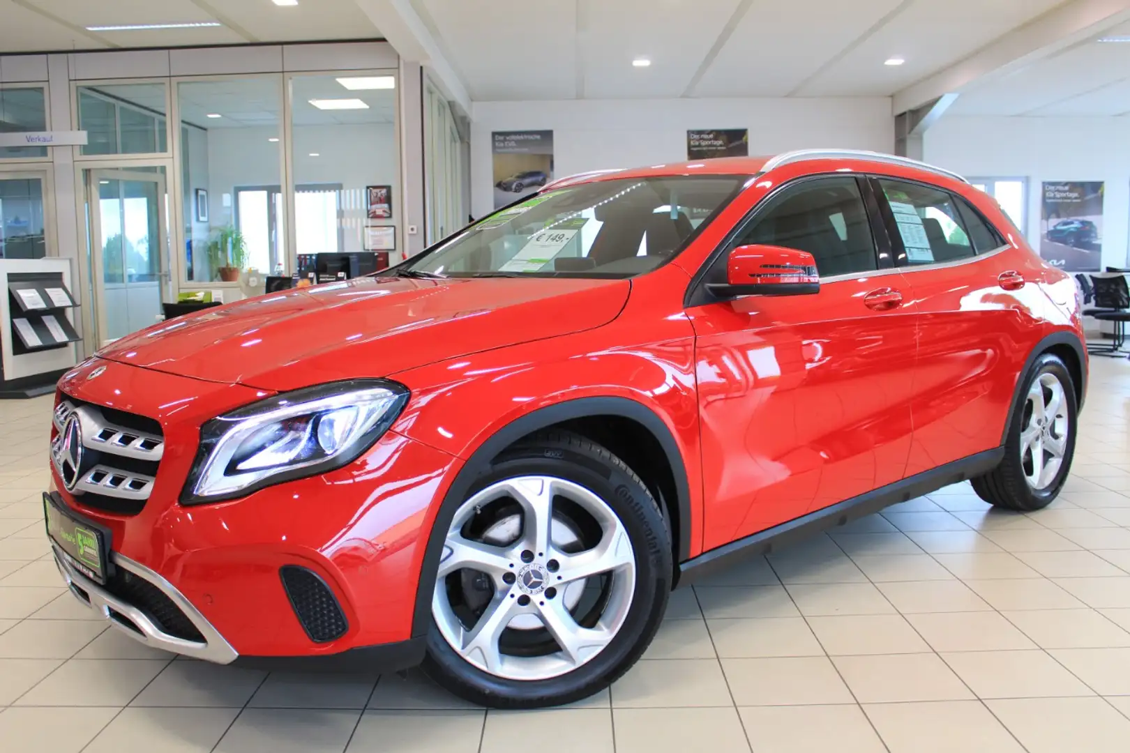 Mercedes-Benz GLA 220 d URBAN LED+Navi+SHZ+Standh.+Winterp.+LM Rot - 2
