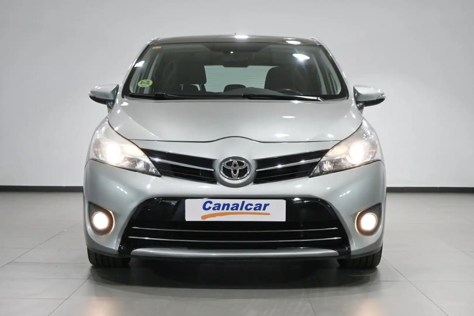 Toyota Verso 150D Advance 7pl. AutoDrive Gris - 2