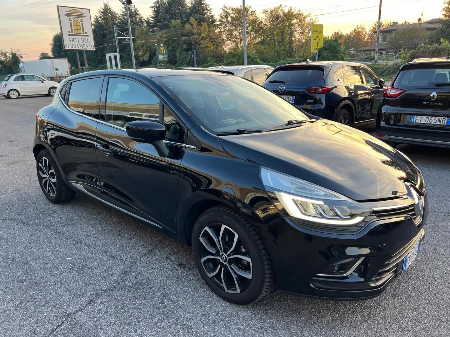 Renault Clio IV 2019 0.9 tce Moschino Intens Gpl 90cv Nero - 2