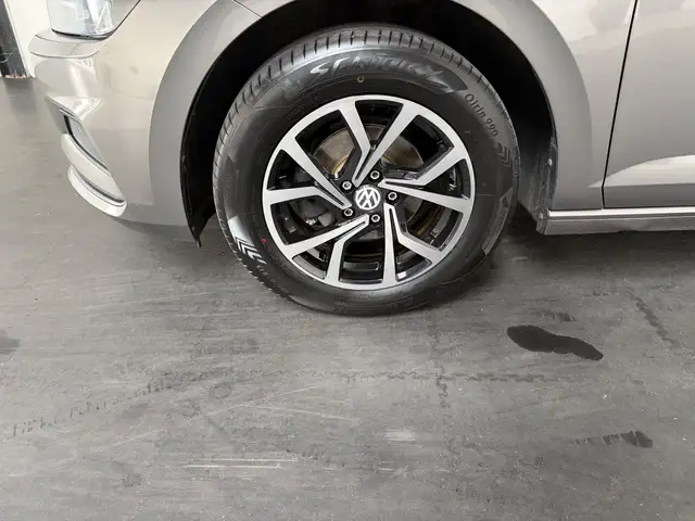 Volkswagen Polo view 19