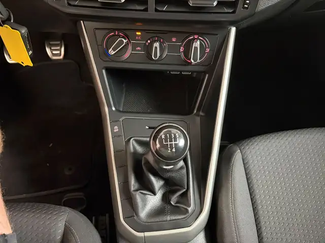 Volkswagen Polo view 14
