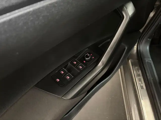 Volkswagen Polo view 4
