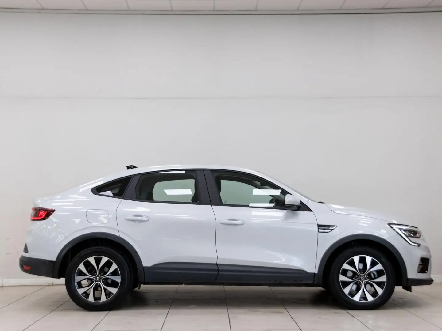 Renault Arkana Equilibre E-TECH full hybr. 105kW(145CV) Wit - 2