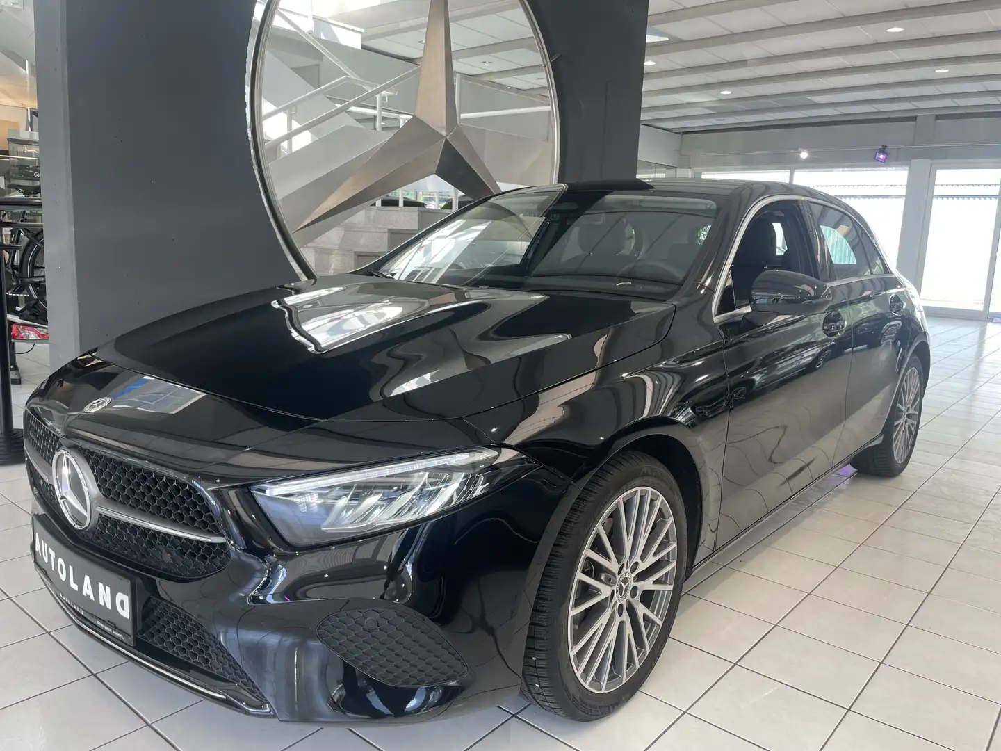 Mercedes-Benz A 180 Automatik Schwarz - 2