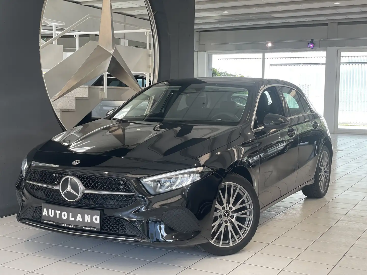 Mercedes-Benz A 180 Automatik Schwarz - 1
