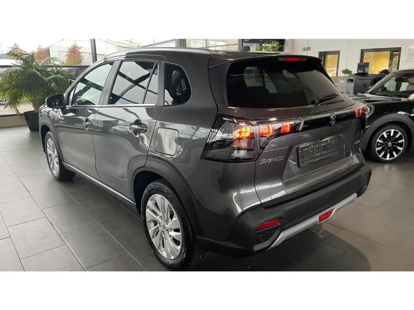 Suzuki SX4 S-Cross Comfort 1.4 AT Facelift Navi LED ACC Kamera SitzHZ Grau - 2