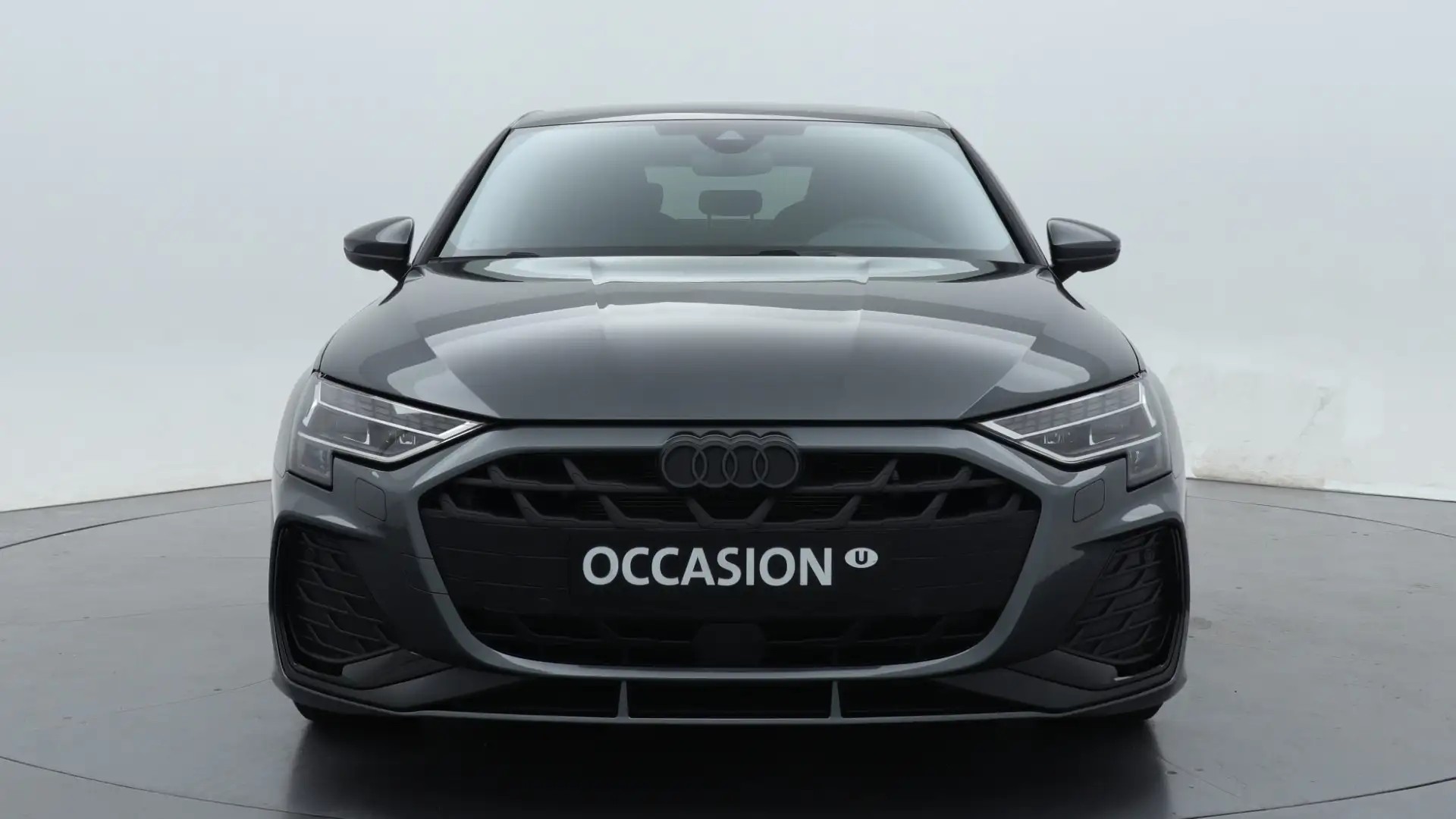 Audi A3 Limousine 30 TFSI S edition | PDC V+A | Camera | Z Grijs - 2