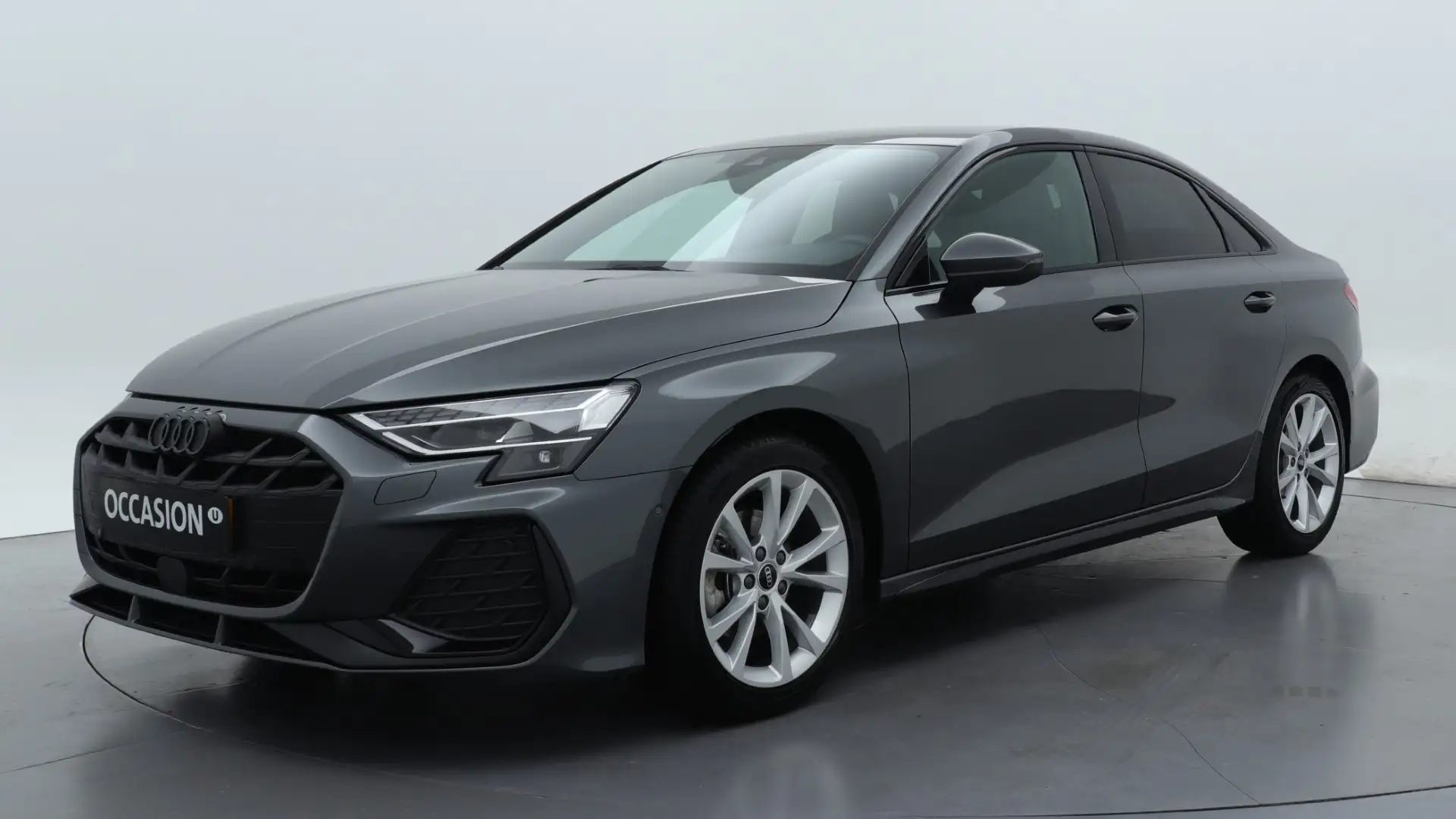 Audi A3 Limousine 30 TFSI S edition | PDC V+A | Camera | Z Grijs - 1