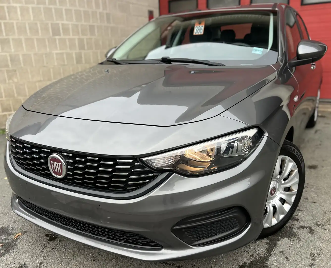 Fiat Tipo 1.4i Pop + CLIM + NAVI + CAR-PASS Grijs - 1