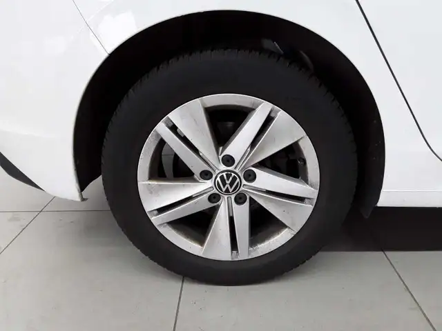 Volkswagen Golf view 18