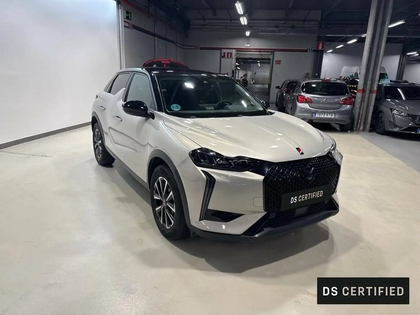 DS Automobiles DS 3 PureTech 96kW  Auto. Performance Line Grau - 2