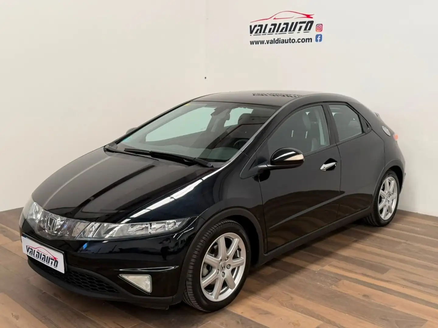 Honda Civic 1.8 i-VTEC Executive Negro - 1