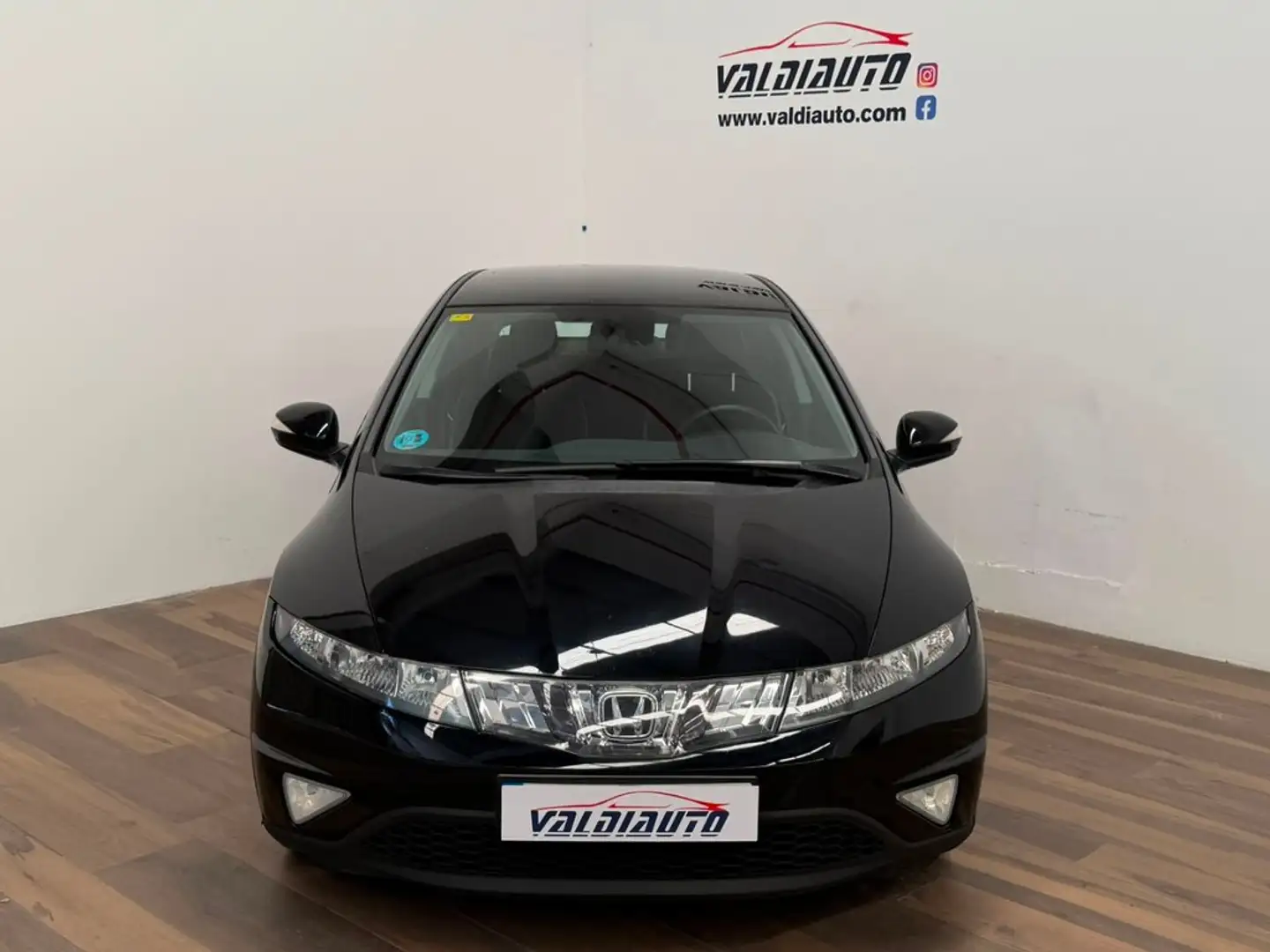 Honda Civic 1.8 i-VTEC Executive Negro - 2