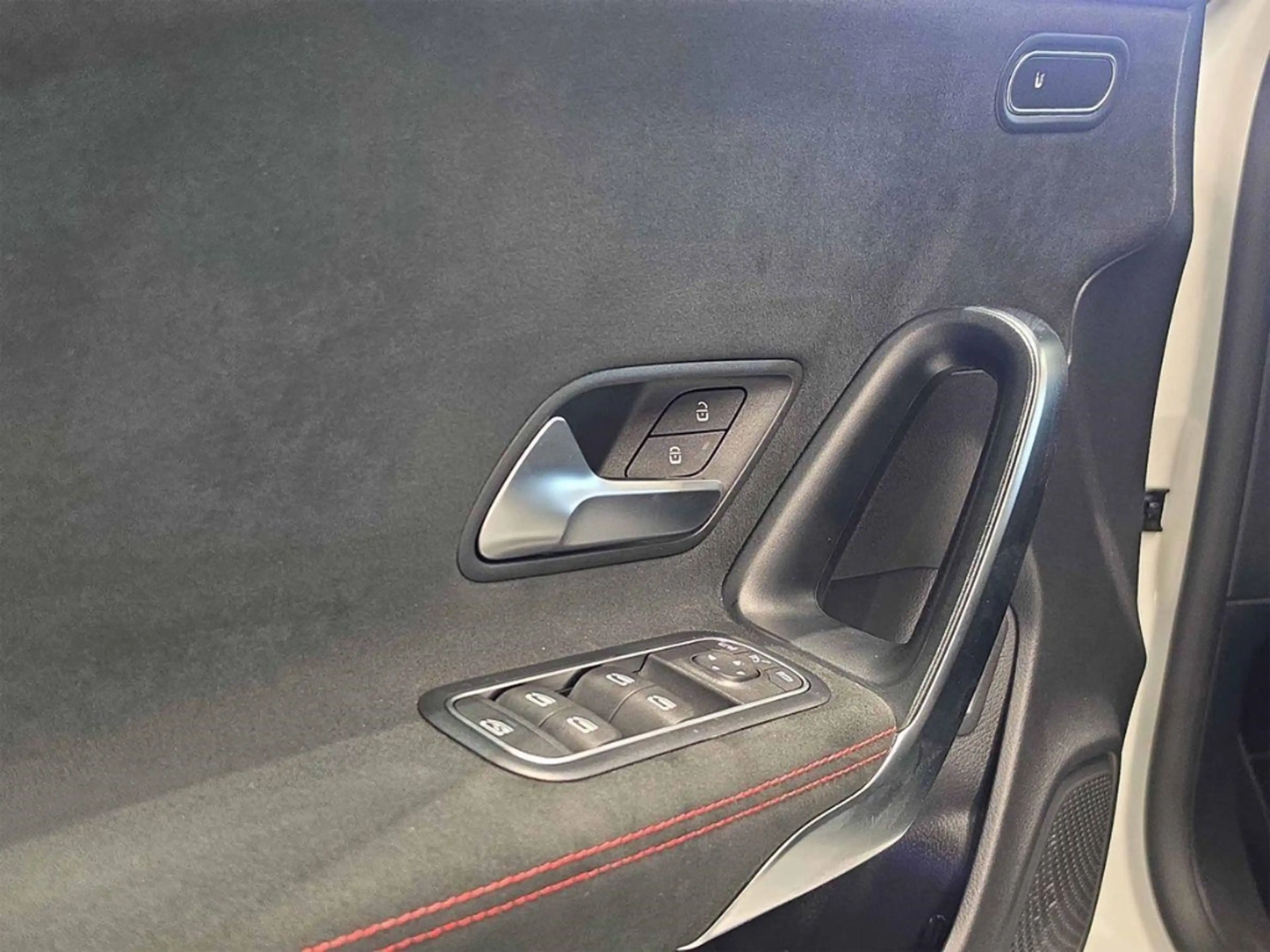 Mercedes-Benz CLA 220 d AMG Ambiente Night MULTIBEAM — photo 11
