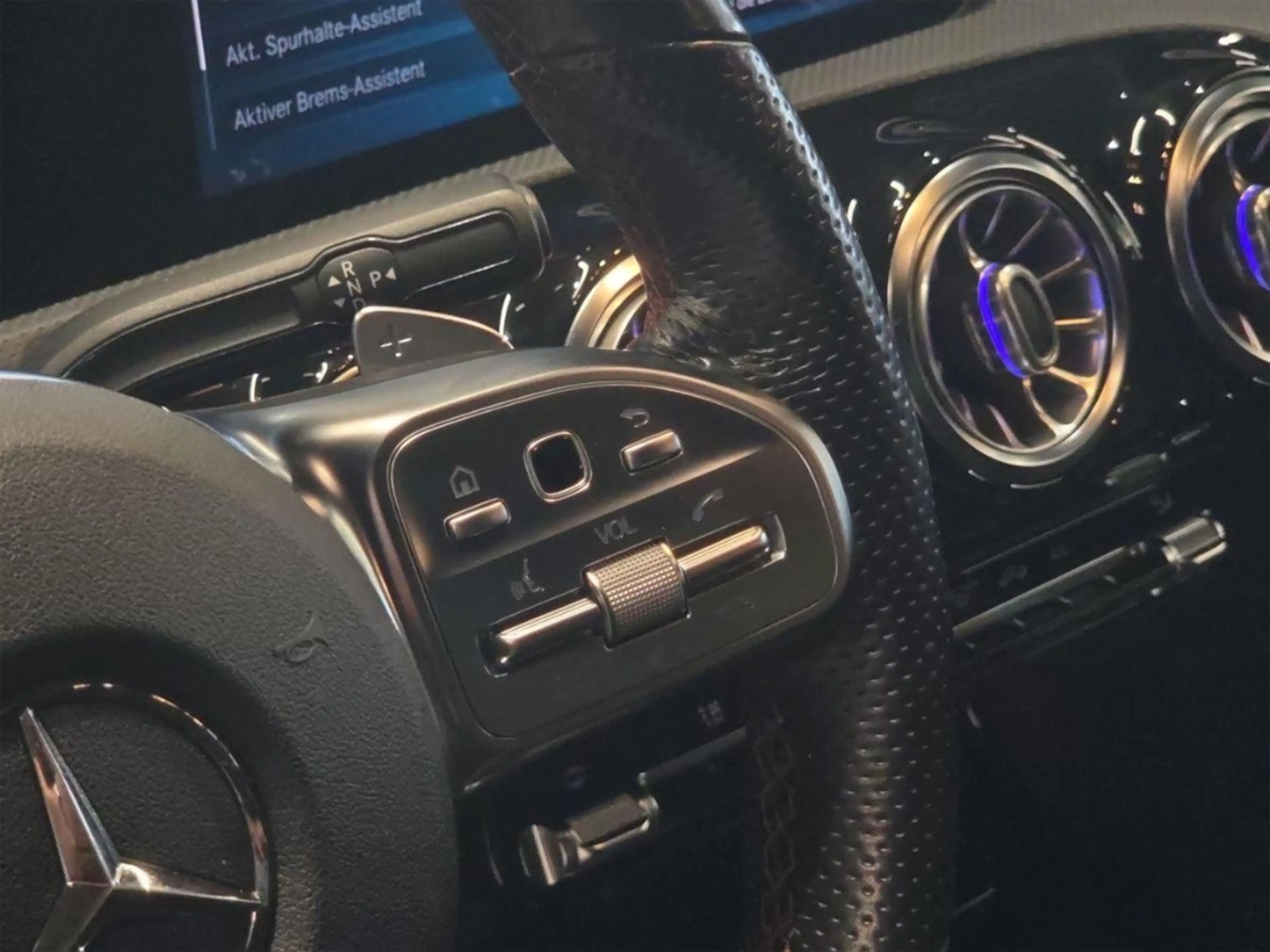 Mercedes-Benz CLA 220 d AMG Ambiente Night MULTIBEAM — photo 12