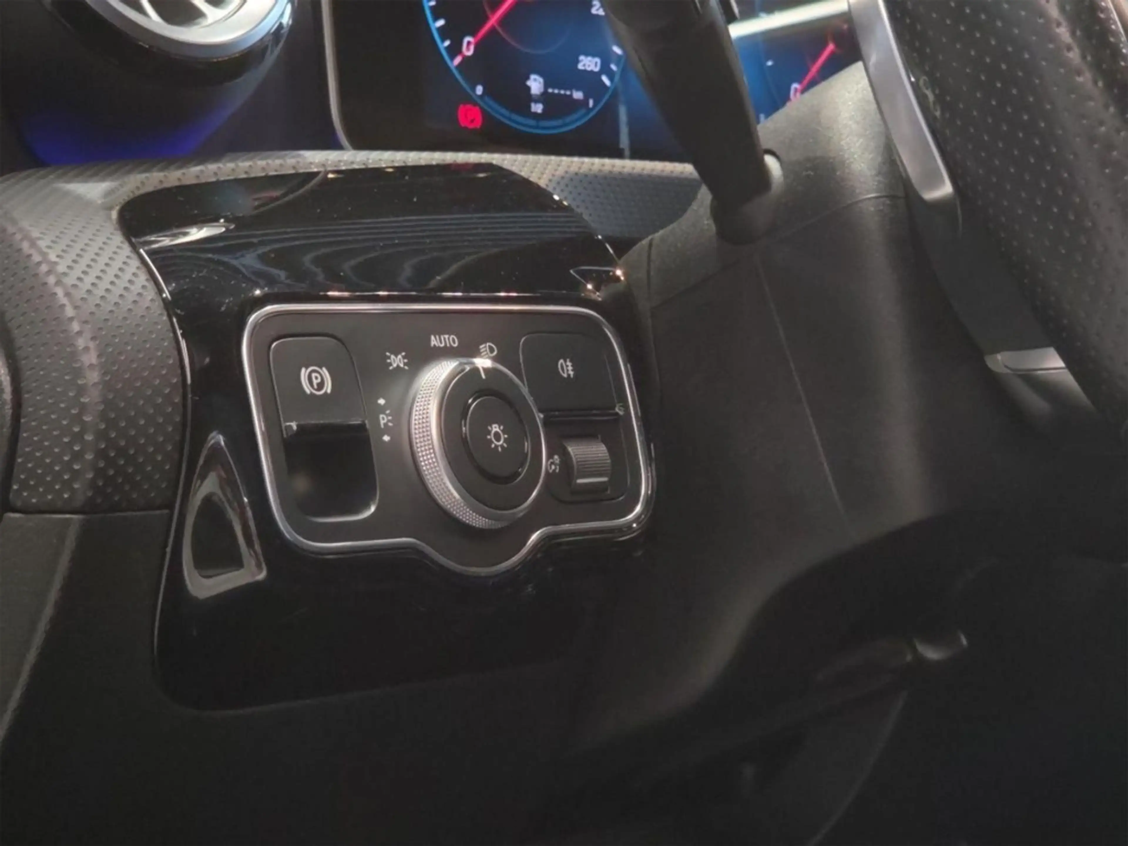 Mercedes-Benz CLA 220 d AMG Ambiente Night MULTIBEAM — photo 14