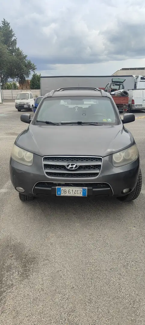 Hyundai Grand Santa Fe Gris - 1