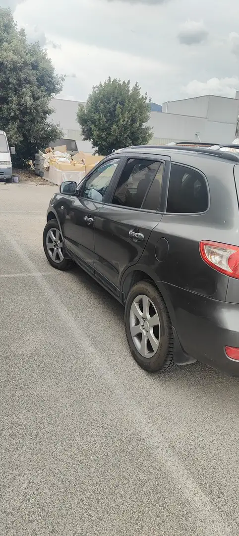 Hyundai Grand Santa Fe Gris - 2