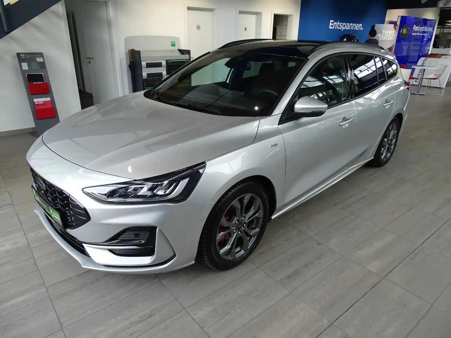 Ford Focus Turnier 1.0 EcoBoost ST-Line X *Park*Pano* Zilver - 2