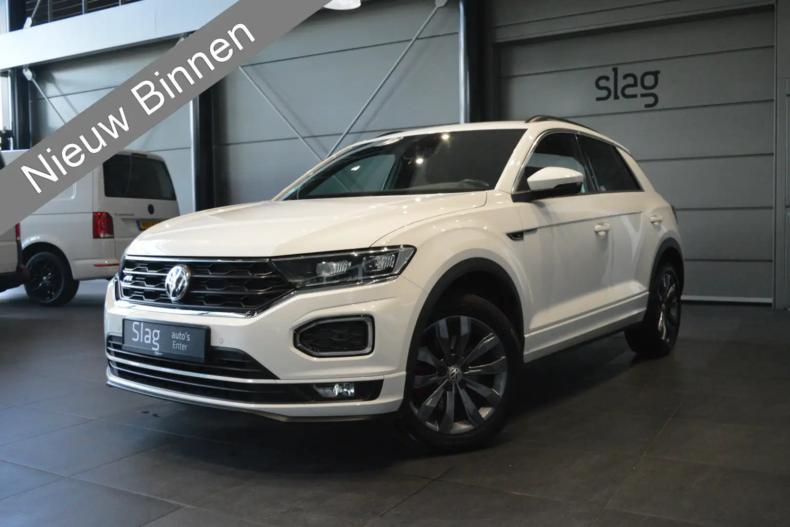 Volkswagen T-Roc 1.5 TSI R-LINE clima camera led pdc trekhaak 17 in Wit - 1