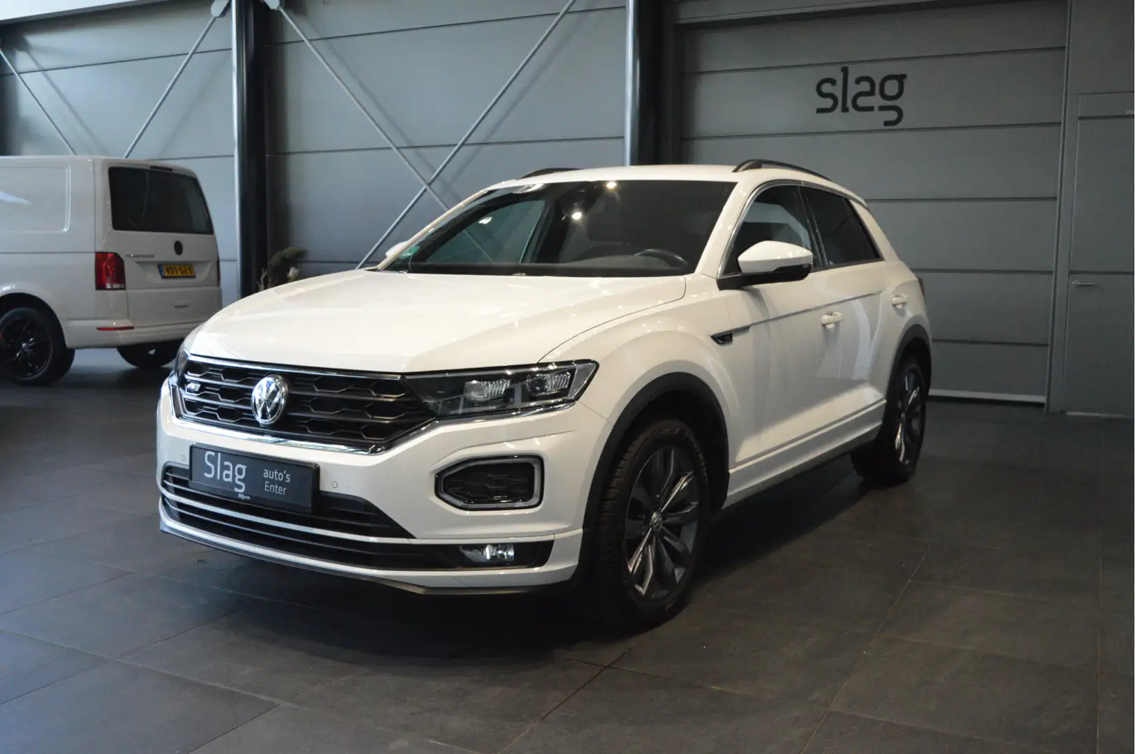 Volkswagen T-Roc 1.5 TSI R-LINE clima camera led pdc trekhaak 17 in Wit - 2