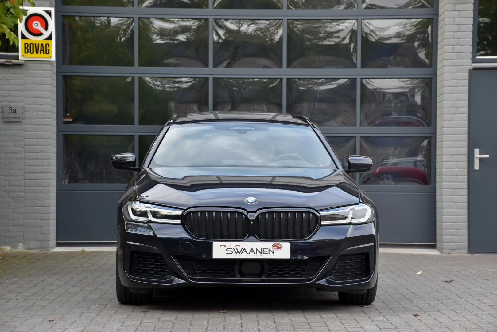 BMW 540 5-serie Touring 540i xDrive M Sport | Panoramadak Zwart - 2