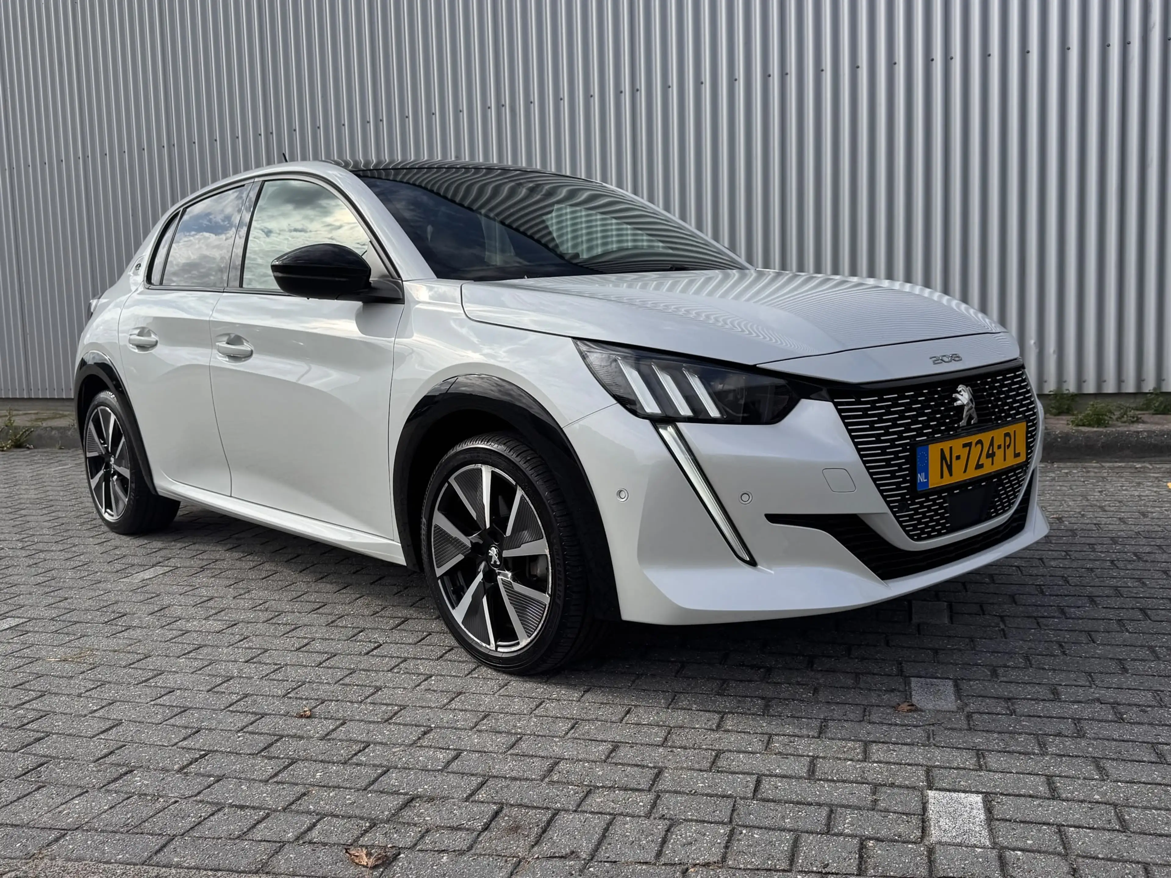 Peugeot e-208 EV GT Pack 50 kWh SOH 97,19% | Alcantara Interieur — photo 7